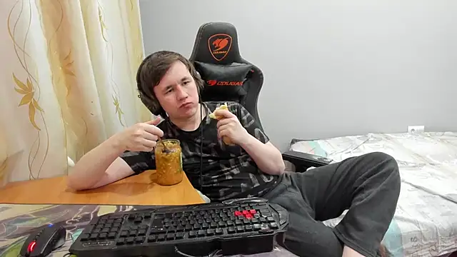 iliaskrislove online show from April 1, 1:39 am