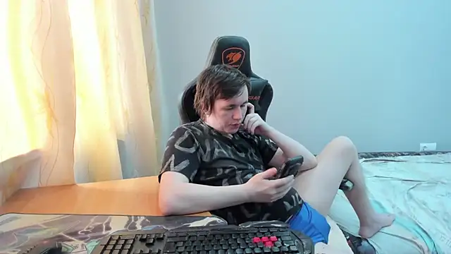 iliaskrislove online show from April 3, 8:34 am