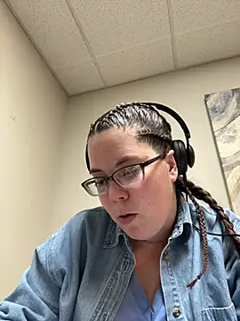 Snapshot of FreakNastyLacie chatting on February 15, 4:03 am FreakNastyLacie online show from February 15, 4:03 am