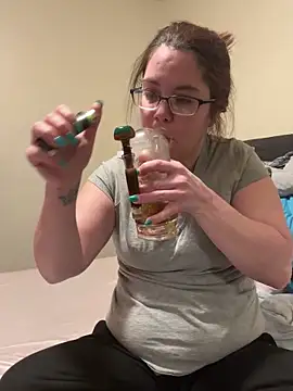 Snapshot of FreakNastyLacie chatting on February 19, 1:40 am FreakNastyLacie online show from February 19, 1:40 am