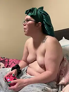 Snapshot of FreakNastyLacie chatting on February 21, 1:22 am FreakNastyLacie online show from February 21, 1:22 am