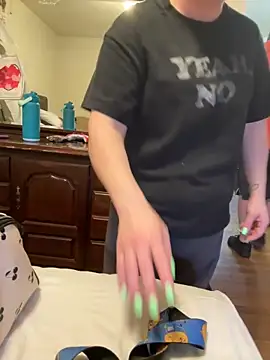 Snapshot of FreakNastyLacie chatting on February 27, 9:25 pm FreakNastyLacie online show from February 27, 9:25 pm