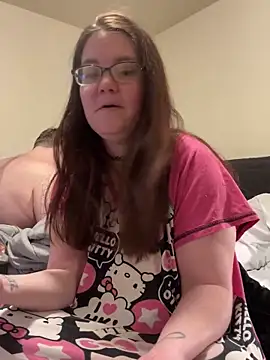 Snapshot of FreakNastyLacie chatting on March 5, 8:21 am FreakNastyLacie online show from March 5, 8:21 am