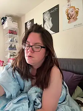Snapshot of FreakNastyLacie chatting on April 27, 12:25 pm FreakNastyLacie online show from April 27, 12:25 pm