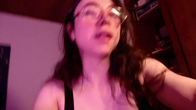 Snapshot of emily_pearl_ chatting on January 12, 11:10 pm emily pearl online show from January 12, 11:10 pm