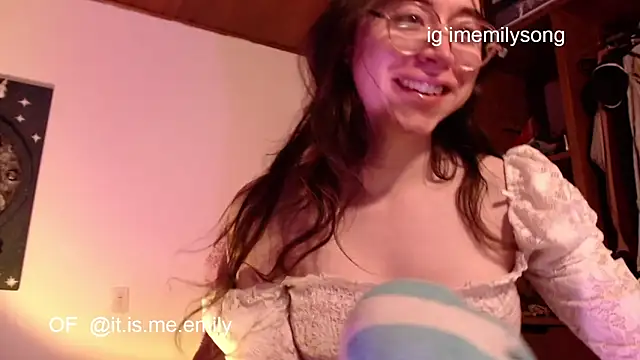 Snapshot of emily_pearl_ chatting on February 1, 10:25 am emily pearl online show from February 1, 10:25 am