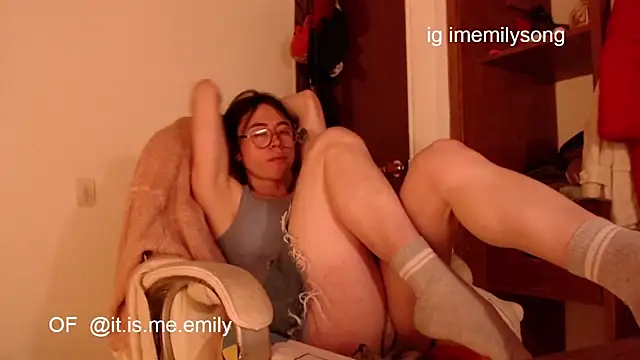 Snapshot of emily_pearl_ chatting on February 20, 11:16 pm emily pearl online show from February 20, 11:16 pm