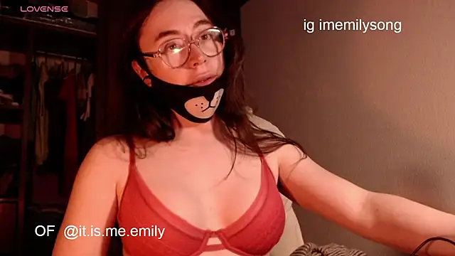 Snapshot of emily_pearl_ chatting on June 9, 11:05 pm emily pearl online show from June 9, 11:05 pm