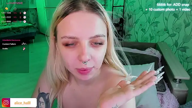 Alice Halle online show from January 3, 11:55 pm