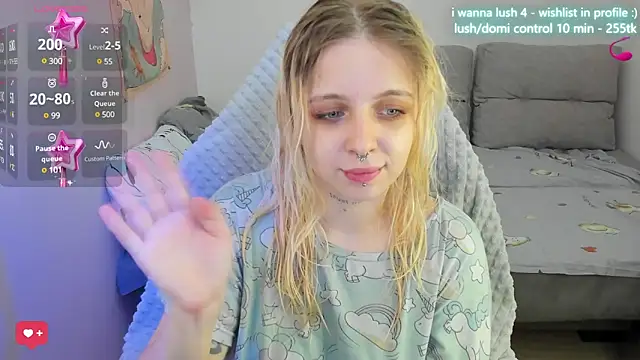 Alice Halle online show from March 22, 1:52 pm