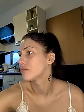 Snapshot of Linalicious chatting on December 3, 8:16 am Linalicious online show from December 3, 8:16 am