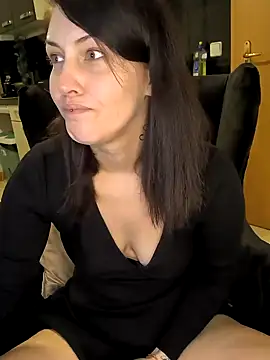 Snapshot of Linalicious chatting on December 3, 3:44 pm Linalicious online show from December 3, 3:44 pm