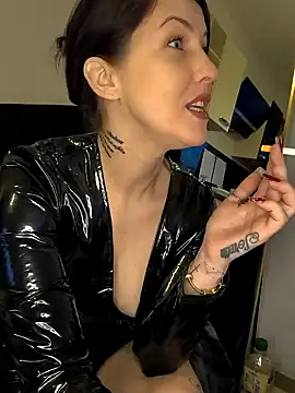 Snapshot of Linalicious chatting on December 26, 2:48 pm Linalicious online show from December 26, 2:48 pm