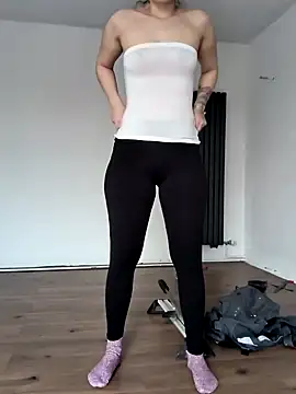 Snapshot of Linalicious chatting on January 26, 11:50 am Linalicious online show from January 26, 11:50 am