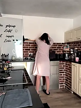 Snapshot of Linalicious chatting on March 20, 6:52 am Linalicious online show from March 20, 6:52 am