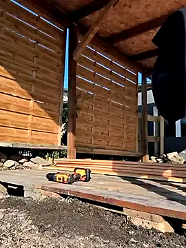 Snapshot of Linalicious chatting on March 21, 8:06 am Linalicious online show from March 21, 8:06 am