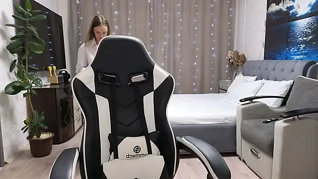 Strip-Lady online show from February 20, 1:33 pm