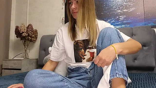 Strip-Lady online show from March 18, 1:36 pm