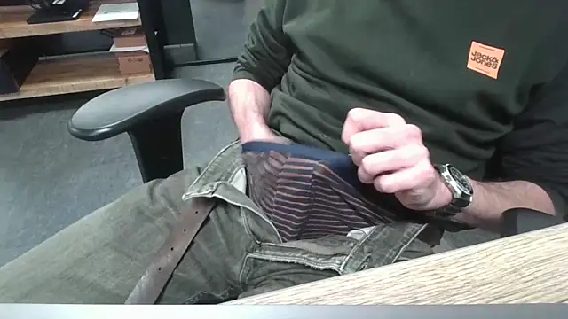 Snapshot of Michealtje85 chatting on February 9, 4:22 pm Michealtje85 online show from February 9, 4:22 pm