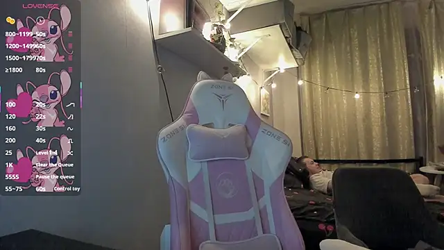 MashkaRay online show from March 5, 9:15 pm