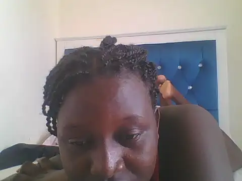 Snapshot of Heavy_ass chatting on February 19, 8:33 am Heavy ass online show from February 19, 8:33 am