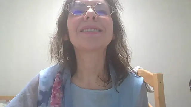 Snapshot of HollyJewel chatting on January 21, 9:15 pm HollyJewel online show from January 21, 9:15 pm