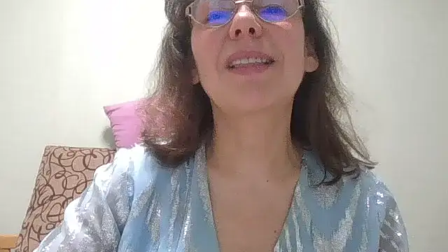 HollyJewel online show from April 2, 4:26 pm