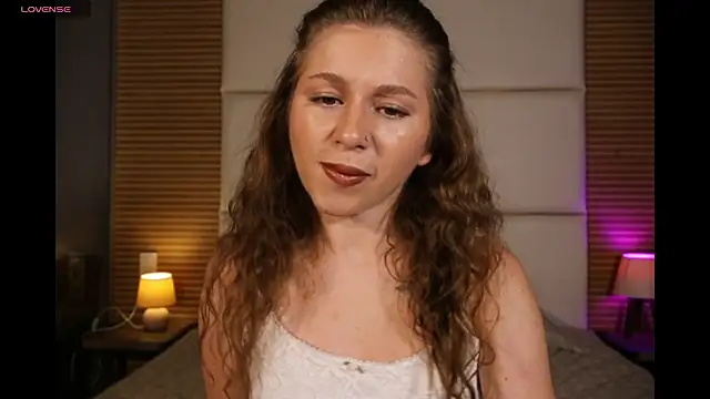 Snapshot of AliceBellamy chatting on July 8, 10:36 pm AliceBellamy online show from July 8, 10:36 pm