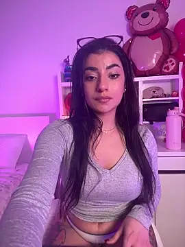 ZoeZayd online show from February 17, 9:10 pm