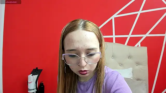 Snapshot of Liaroberts1 chatting on December 27, 12:12 pm Liaroberts1 online show from December 27, 12:12 pm