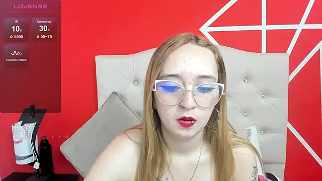 Snapshot of Liaroberts1 chatting on December 30, 6:16 pm Liaroberts1 online show from December 30, 6:16 pm