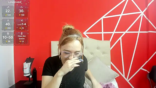 Snapshot of Liaroberts1 chatting on January 4, 12:05 pm Liaroberts1 online show from January 4, 12:05 pm