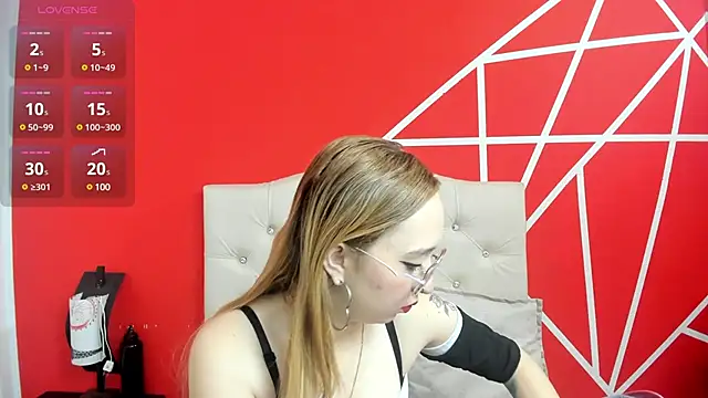 Snapshot of Liaroberts1 chatting on January 9, 12:09 pm Liaroberts1 online show from January 9, 12:09 pm