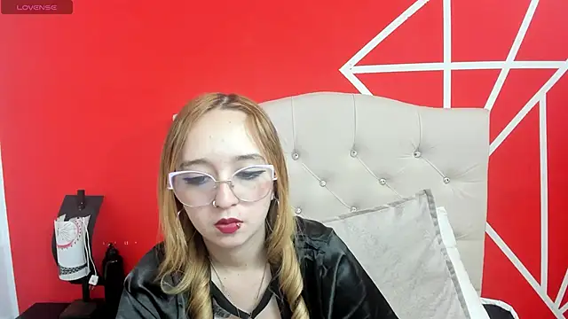 Snapshot of Liaroberts1 chatting on January 10, 6:06 pm Liaroberts1 online show from January 10, 6:06 pm