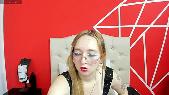 Snapshot of Liaroberts1 chatting on January 13, 3:04 pm Liaroberts1 online show from January 13, 3:04 pm