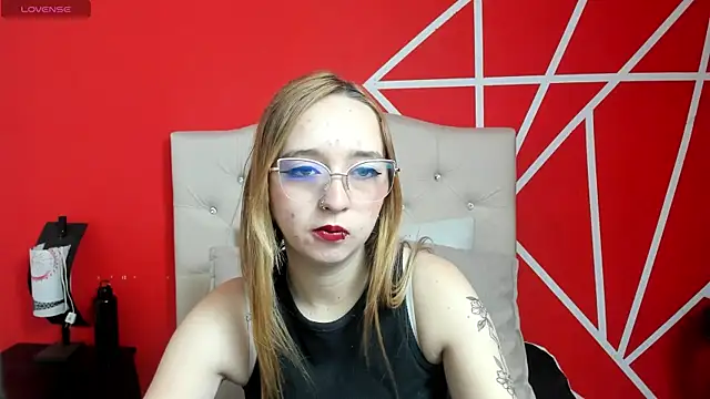 Snapshot of Liaroberts1 chatting on January 23, 12:09 pm Liaroberts1 online show from January 23, 12:09 pm