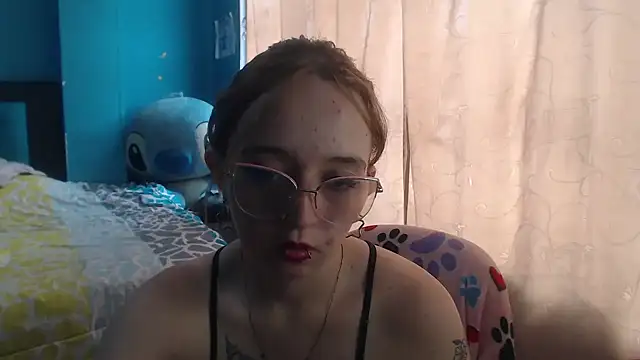 Snapshot of Liaroberts1 chatting on January 27, 6:20 pm Liaroberts1 online show from January 27, 6:20 pm