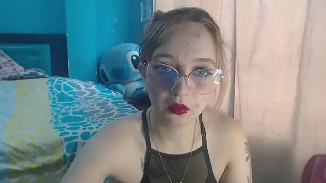 Snapshot of Liaroberts1 chatting on January 28, 12:11 pm Liaroberts1 online show from January 28, 12:11 pm