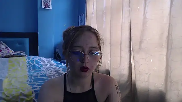 Snapshot of Liaroberts1 chatting on January 28, 3:46 pm Liaroberts1 online show from January 28, 3:46 pm