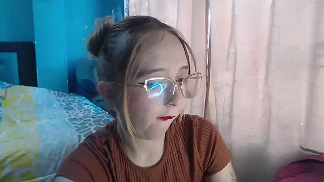 Snapshot of Liaroberts1 chatting on January 29, 12:13 pm Liaroberts1 online show from January 29, 12:13 pm