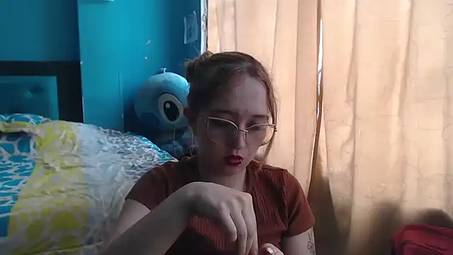 Snapshot of Liaroberts1 chatting on January 29, 6:18 pm Liaroberts1 online show from January 29, 6:18 pm