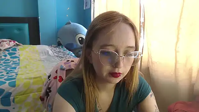 Snapshot of Liaroberts1 chatting on February 1, 3:07 pm Liaroberts1 online show from February 1, 3:07 pm