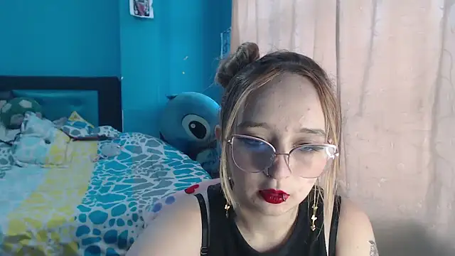 Snapshot of Liaroberts1 chatting on February 3, 12:03 pm Liaroberts1 online show from February 3, 12:03 pm