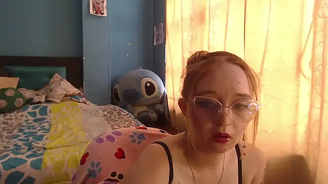 Snapshot of Liaroberts1 chatting on February 5, 3:09 pm Liaroberts1 online show from February 5, 3:09 pm