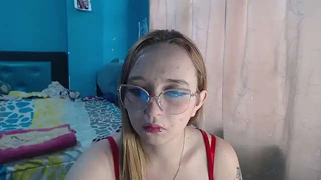 Snapshot of Liaroberts1 chatting on February 7, 12:06 pm Liaroberts1 online show from February 7, 12:06 pm