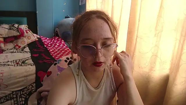 Snapshot of Liaroberts1 chatting on February 10, 6:24 pm Liaroberts1 online show from February 10, 6:24 pm