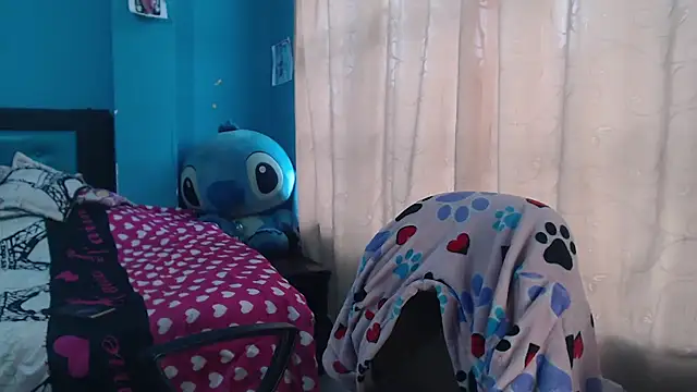 Snapshot of Liaroberts1 chatting on February 11, 12:05 pm Liaroberts1 online show from February 11, 12:05 pm