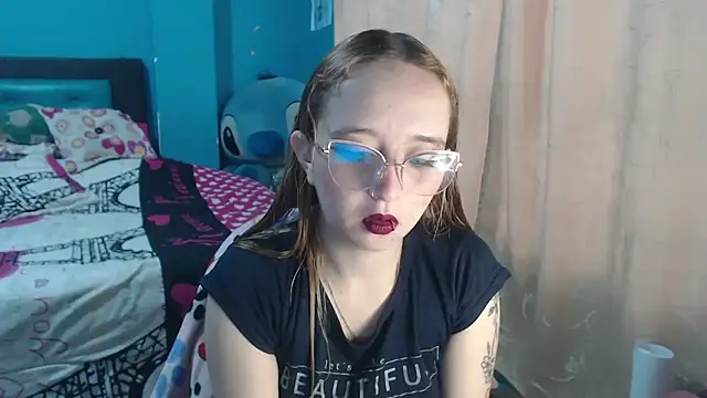 Snapshot of Liaroberts1 chatting on February 12, 12:12 pm Liaroberts1 online show from February 12, 12:12 pm