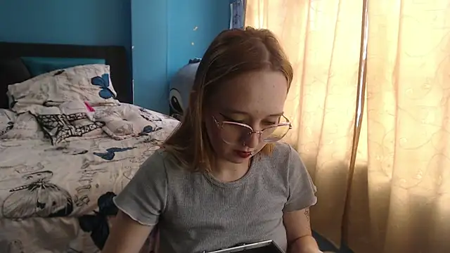 Snapshot of Liaroberts1 chatting on February 18, 5:53 pm Liaroberts1 online show from February 18, 5:53 pm