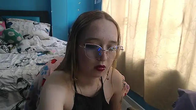 Snapshot of Liaroberts1 chatting on February 19, 6:10 pm Liaroberts1 online show from February 19, 6:10 pm